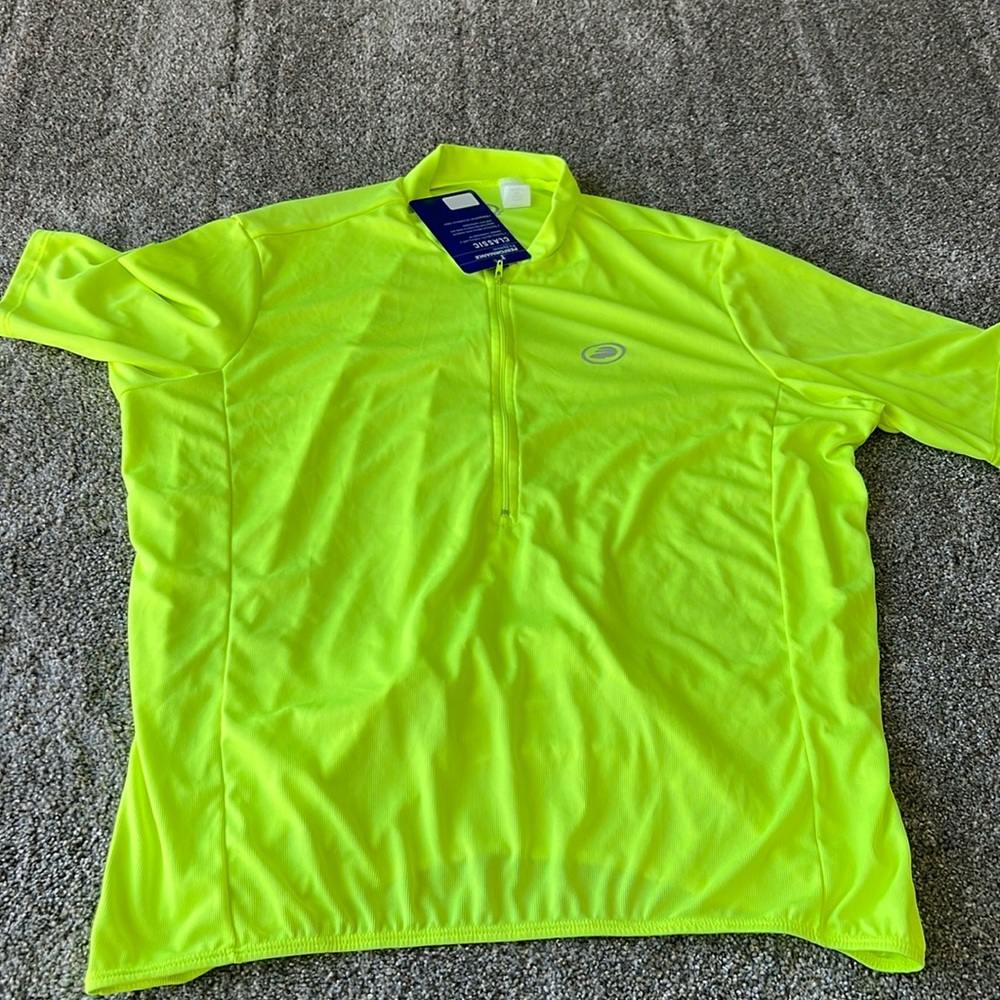 NWT green cycling shirt. Size XXL.